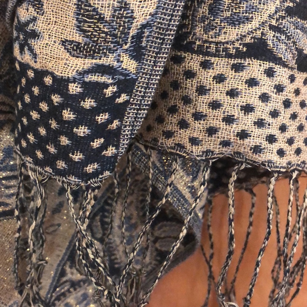 Berkeley Designs, scarf/ wrap - Picture 4 of 7